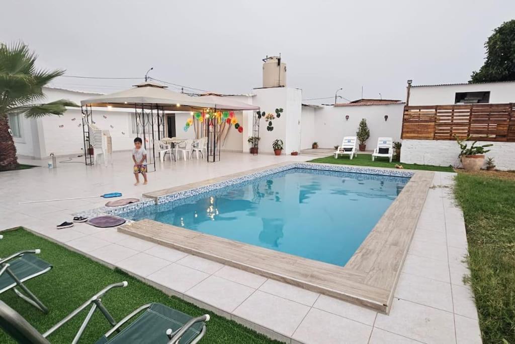 Swimmingpoolen hos eller tæt på Casa Las Lomas Huanchaco-Trujillo Piscina
