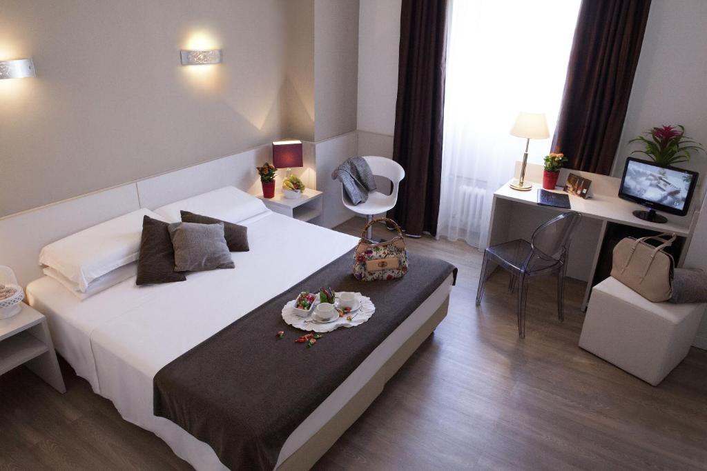 Postel nebo postele na pokoji v ubytování Hotel Mennini