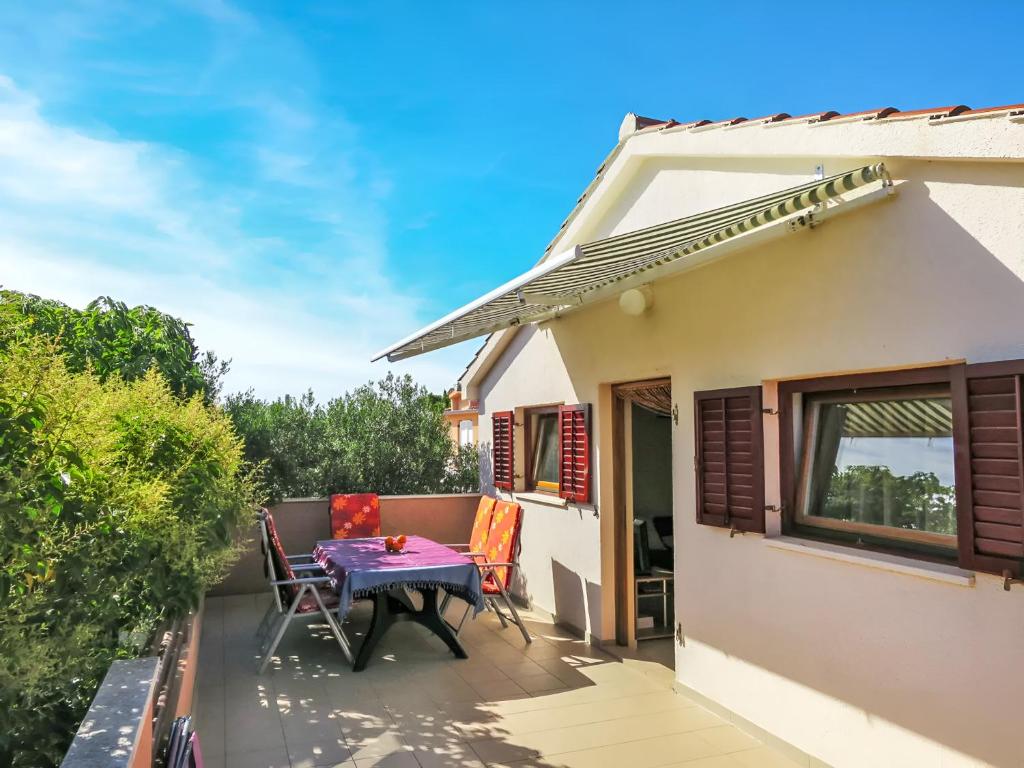 a patio with a table and chairs on a balcony at Apartment Jadria near the beach in Šibenik