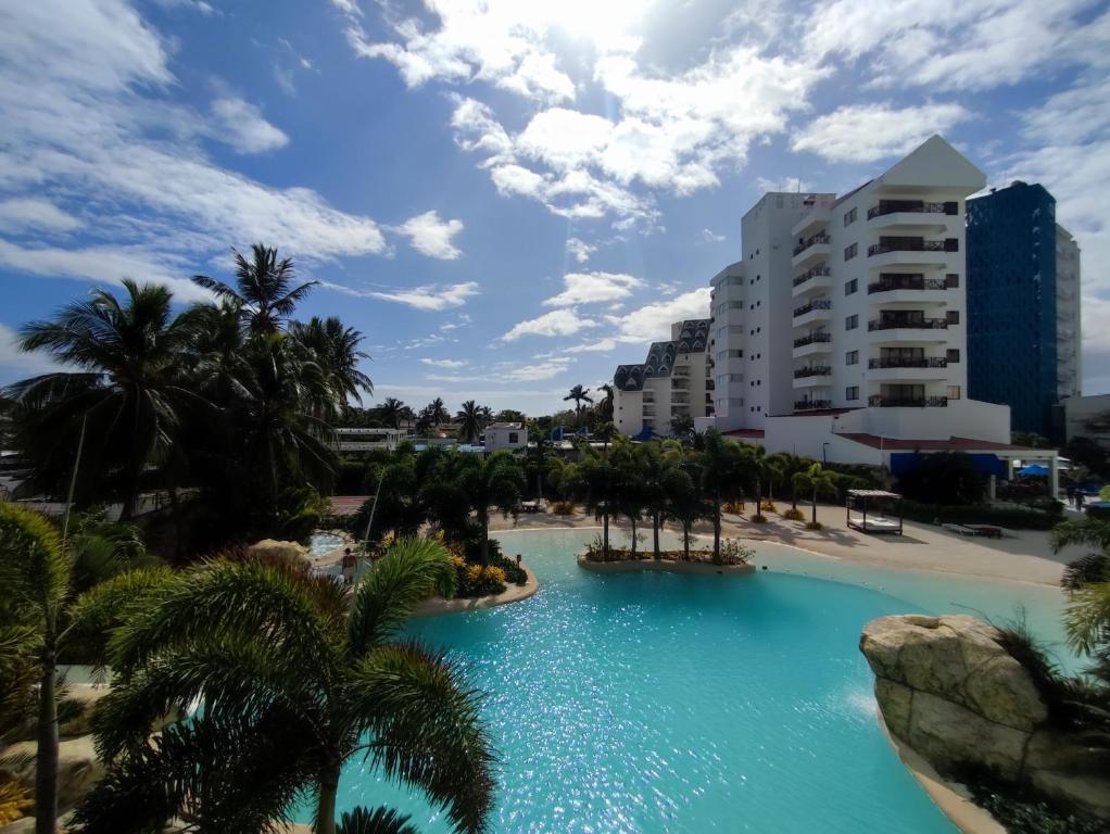 a pool in the middle of a resort at Hotel Arena Blanca by Dorado in San Andrés