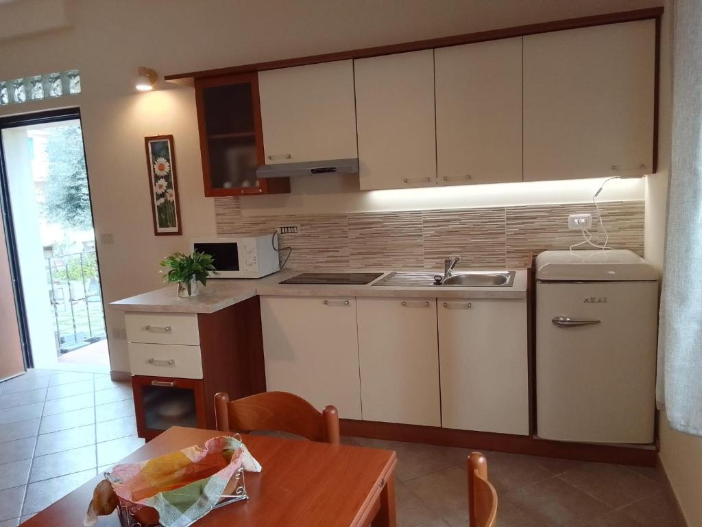 Kuchnia lub aneks kuchenny w obiekcie A casa di Iole