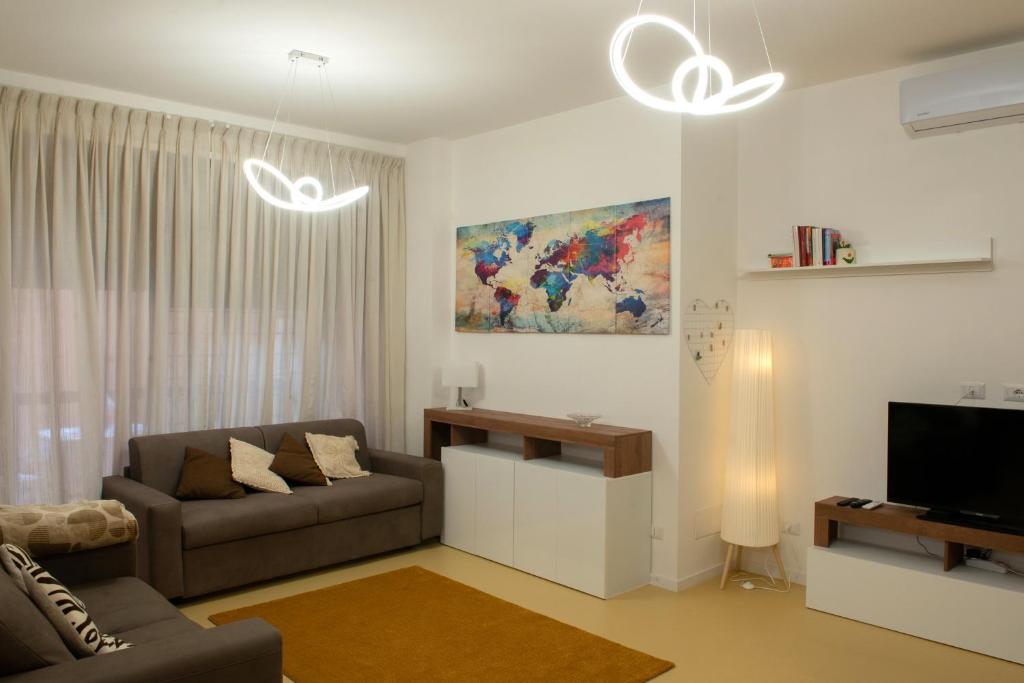 羅馬的住宿－Casa Paola，带沙发和电视的客厅