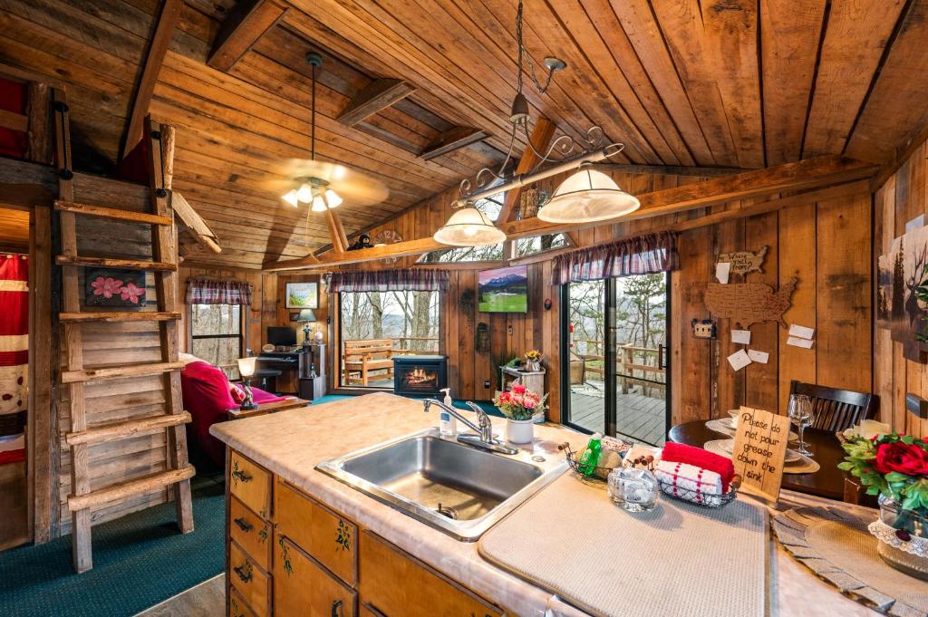 Fotografie z fotogalerie ubytování Authentic, Rustic, Cute & Cozy! v destinaci Pigeon Forge