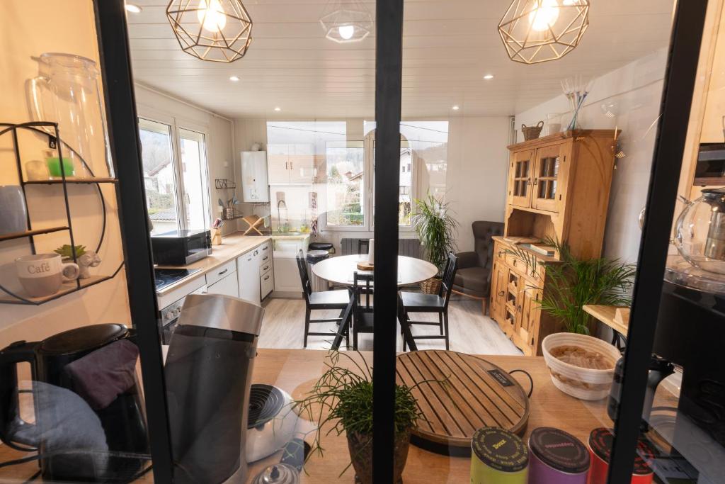 a kitchen with a table and chairs in a room at Charmant appartement Vosgien centre Saint Dié, proche montagnes in Saint Die