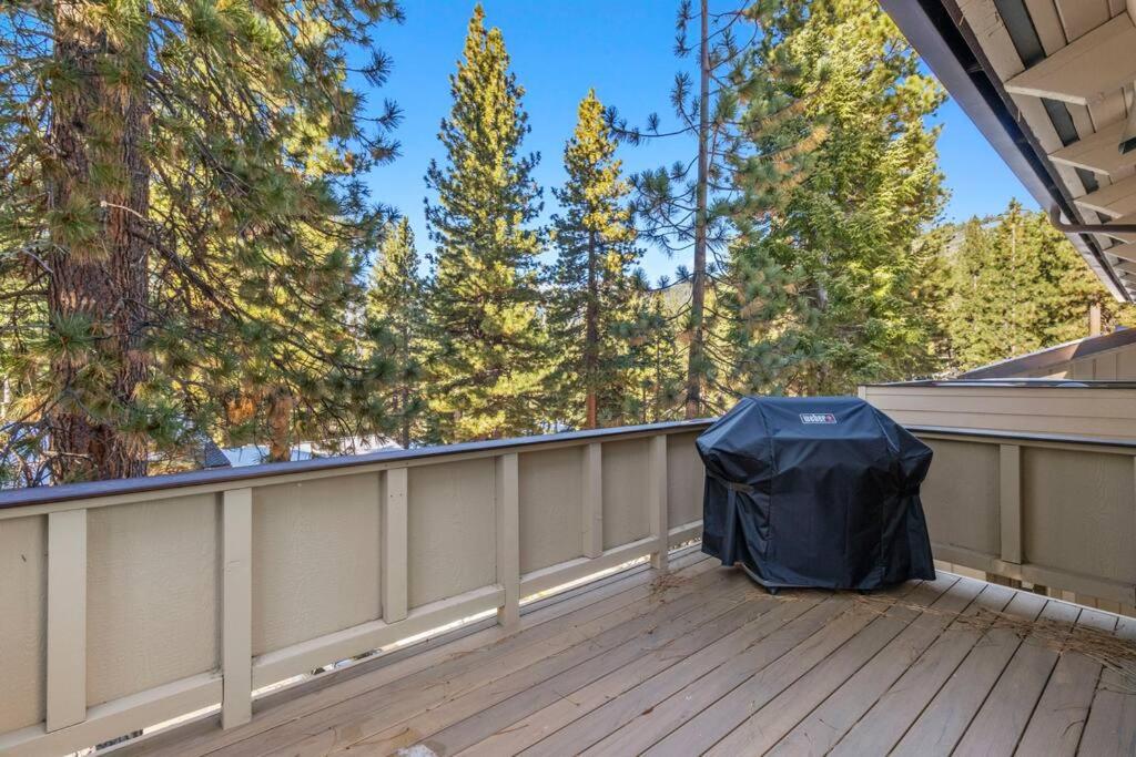 Balkón nebo terasa v ubytování Fun & Air Conditioned Lake Tahoe 3 BR/2.5 BA Home