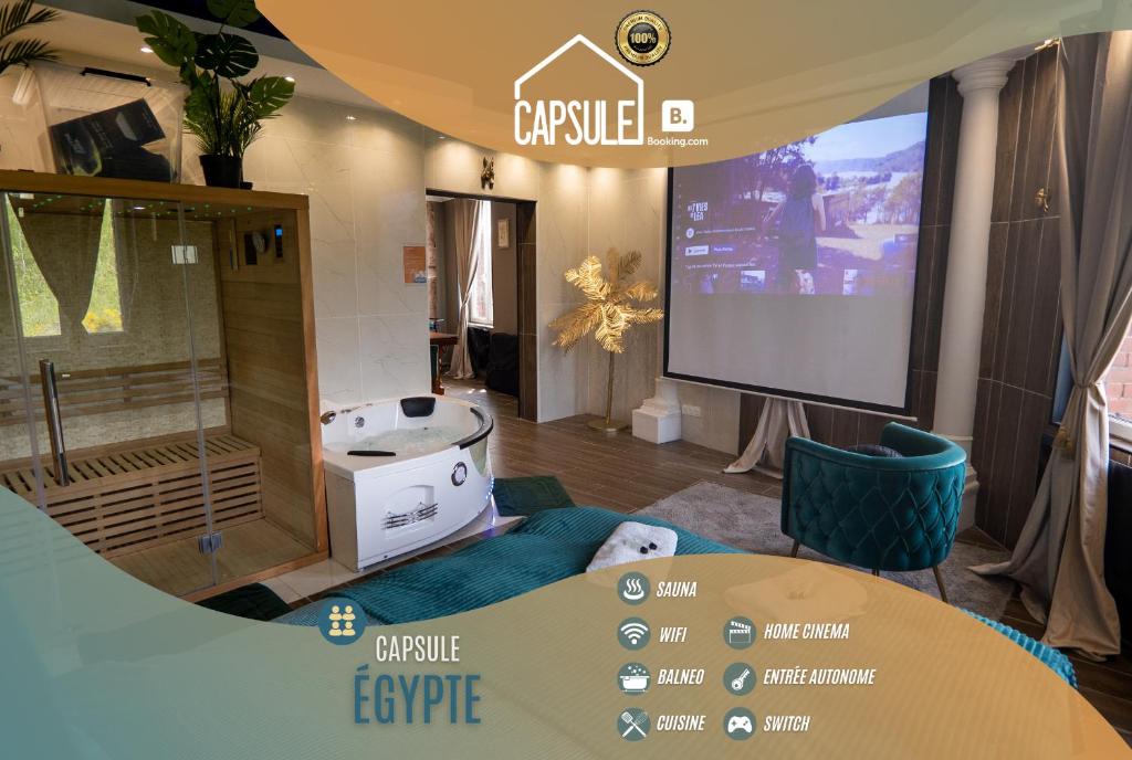 ein Wohnzimmer mit einem großen Bildschirm und einem TV in der Unterkunft Capsule Egypte - Jacuzzi - Sauna - Billard - Netflix & Home cinéma - Nintendo switch & jeu - in Crespin