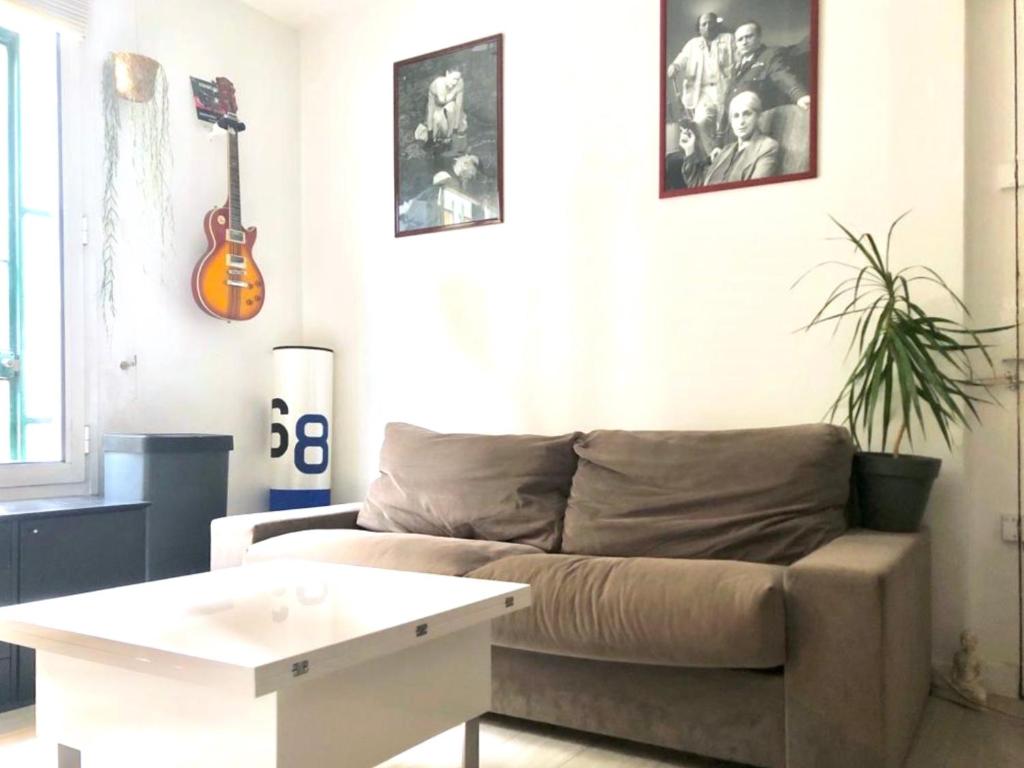 Photo de la galerie de l'établissement Flat in Montmartre La Planquette parking, à Paris