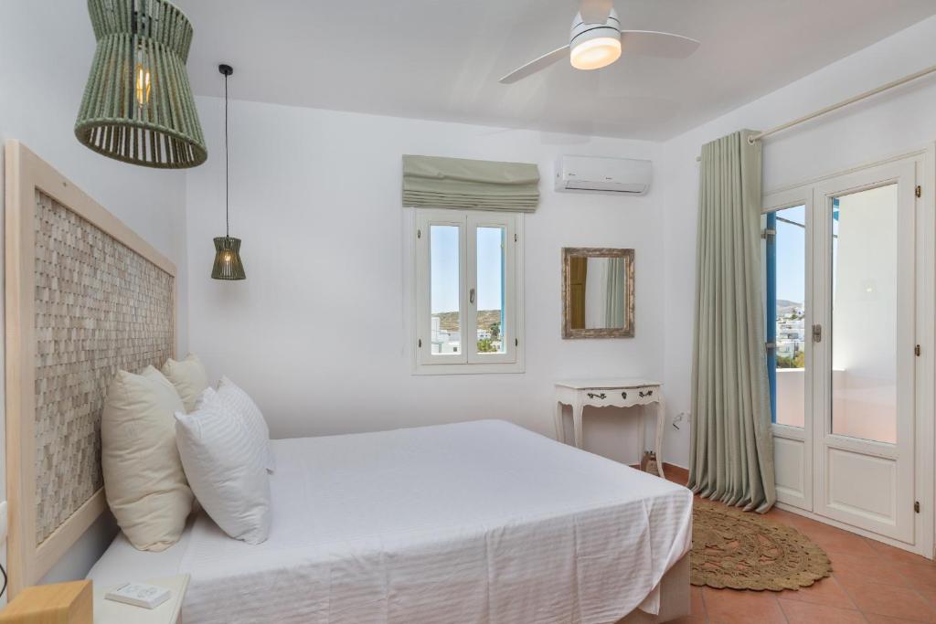 Posteľ alebo postele v izbe v ubytovaní Cycladic Luxurious Maisonette