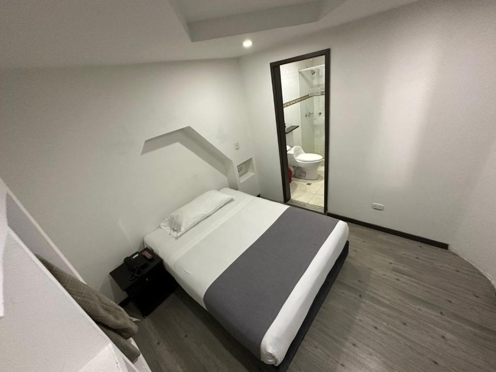 Postel nebo postele na pokoji v ubytování Hotel Expo Hotel Ferial