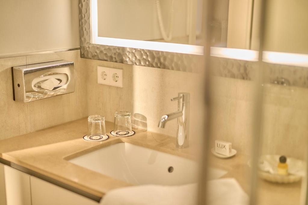 Koupelna v ubytování Janssens Hotel