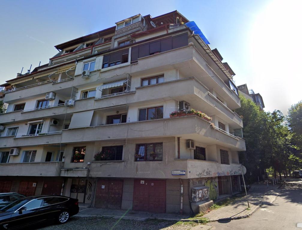 Nikoloff's Condo