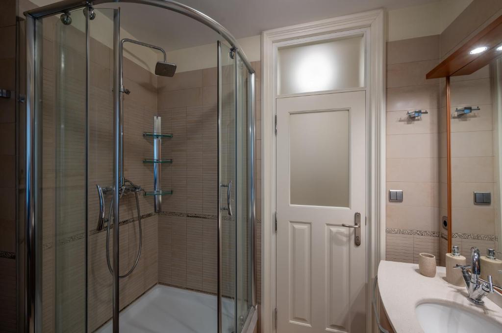 Kúpeľňa v ubytovaní Stone Pearl Heritage Luxury Suite
