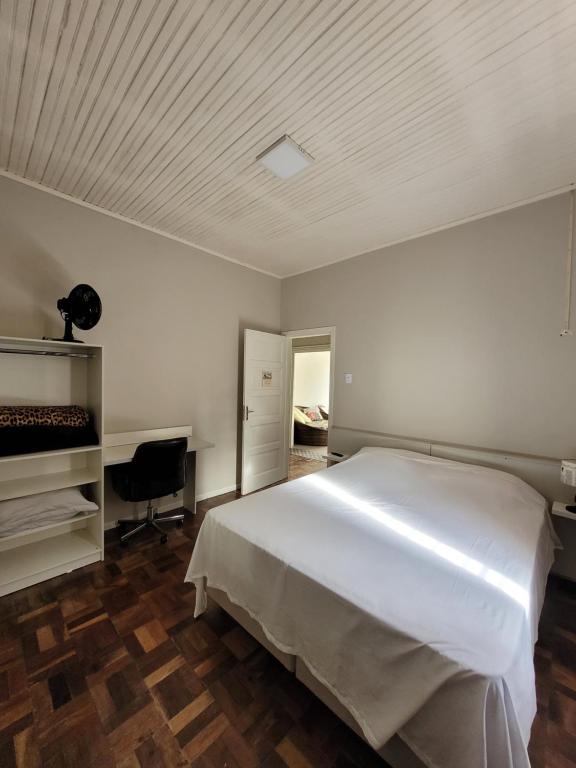 Postel nebo postele na pokoji v ubytování ACONCHEGO DA LAPA