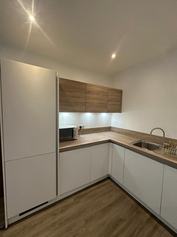 Kuchyň nebo kuchyňský kout v ubytování C U Property Ltd