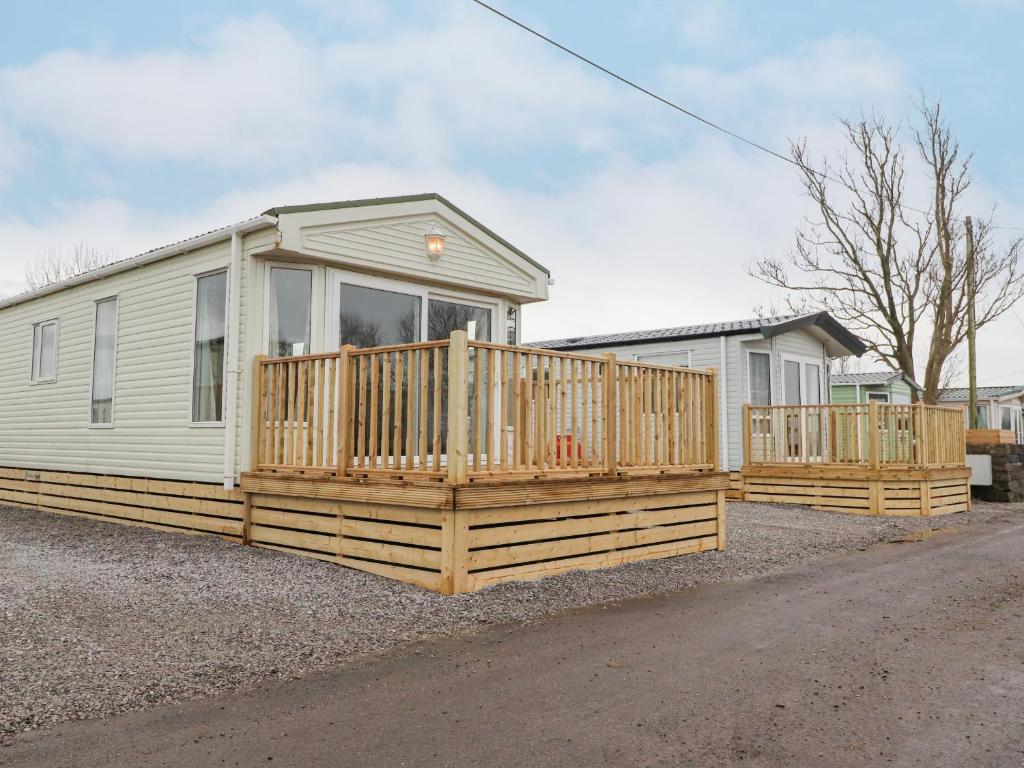 a mobile home with a porch and a deck at Larenzo in Preston