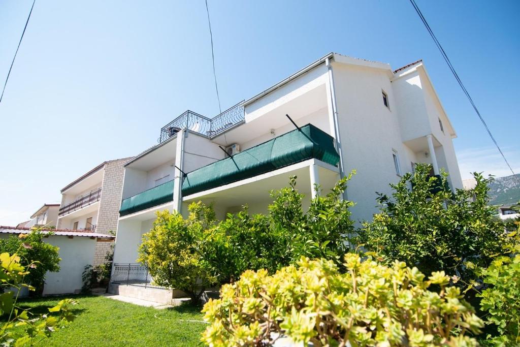 Apartments by the sea Kastel Kambelovac, Kastela - 22444