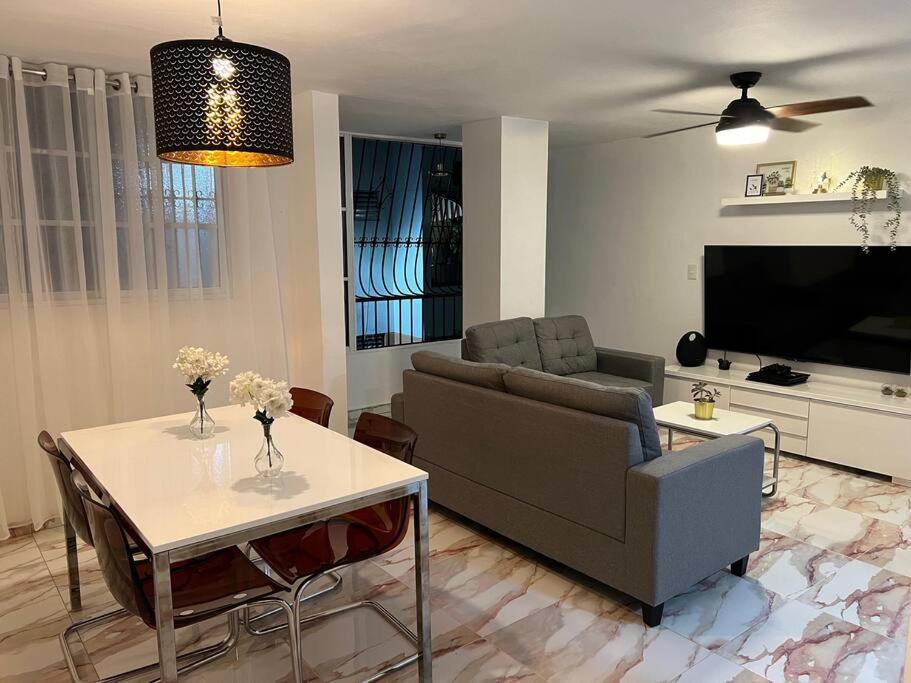 TV a/nebo společenská místnost v ubytování Moderno Apt en la ciudad