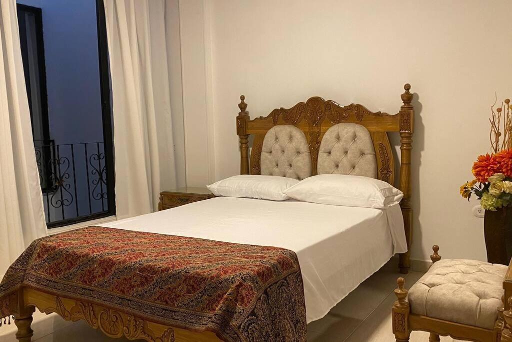 Rúm í herbergi á Guayacán Casa Hostal