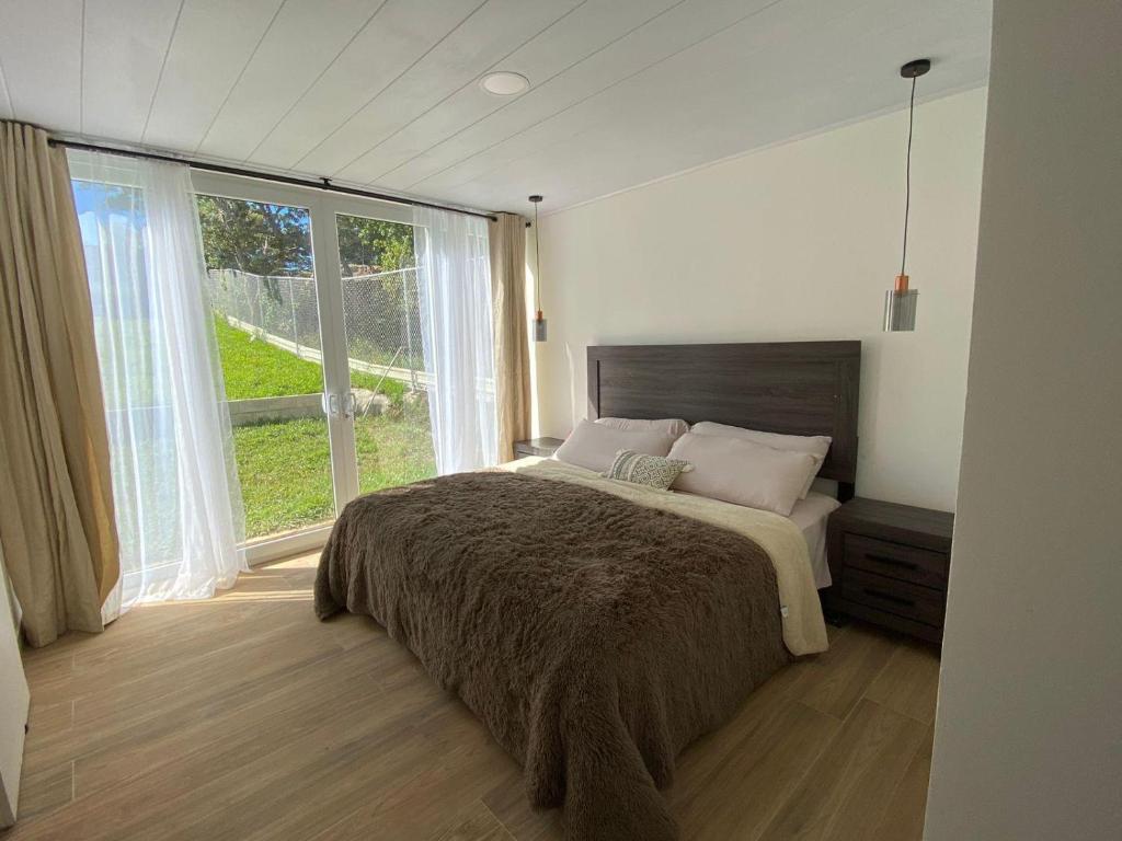 Posteľ alebo postele v izbe v ubytovaní Cristal #1, Modern Monteverde home in harmony with nature!