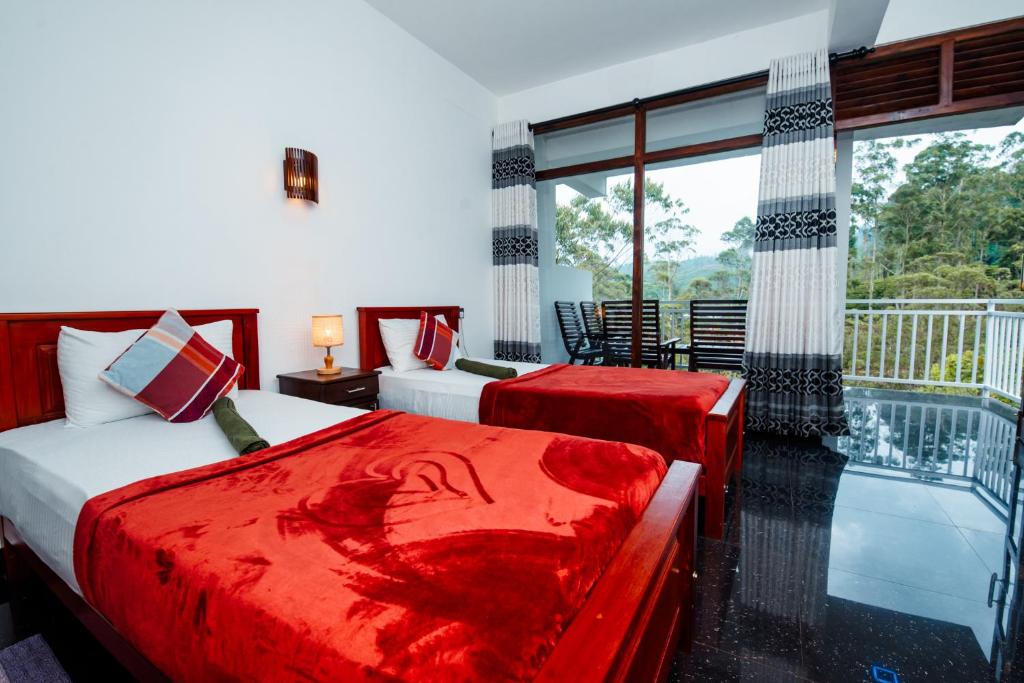 Postel nebo postele na pokoji v ubytování Adams Peak Inn