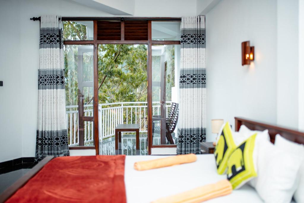Postel nebo postele na pokoji v ubytování Adams Peak Inn