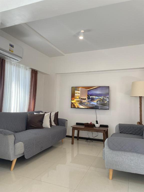 Posezení v ubytování The Family Suite at the Mactan Airport