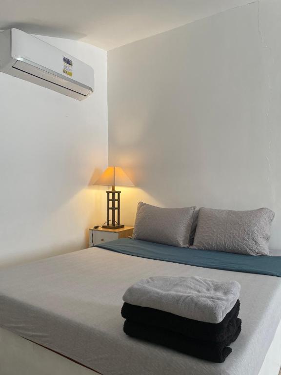 Postel nebo postele na pokoji v ubytování The Family Suite at the Mactan Airport