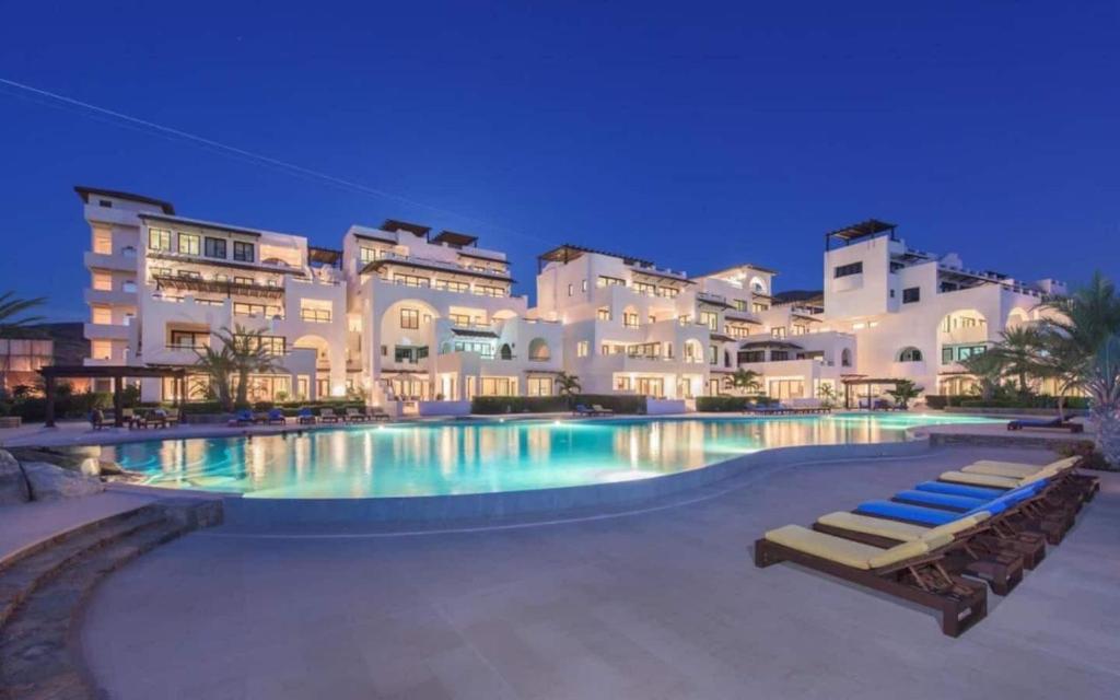 Luxury Oceanfront Condo at El Caimancito Beach - Housity