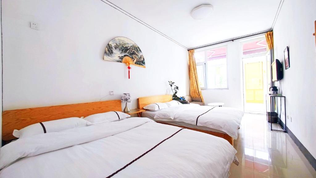 Postel nebo postele na pokoji v ubytování Gubeikou Great Wall Chengtaoxiaozhu Boutique Homestay