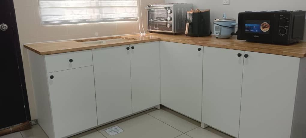 Kuchyň nebo kuchyňský kout v ubytování Anggun Boutique Homestay