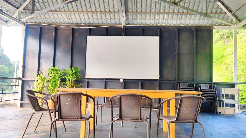 TV a/nebo společenská místnost v ubytování Gubeikou Great Wall Chengtaoxiaozhu Boutique Homestay