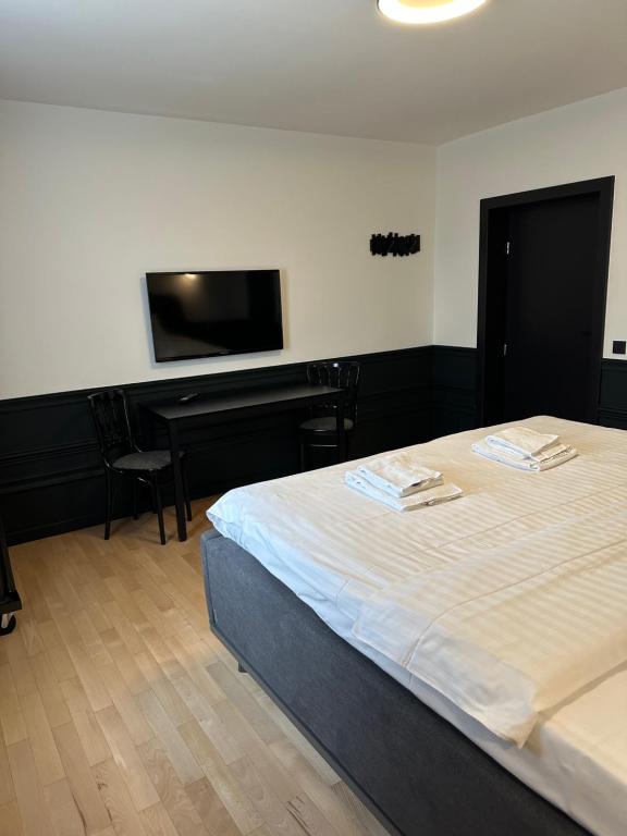 Postel nebo postele na pokoji v ubytování Panoramic Cetatuie