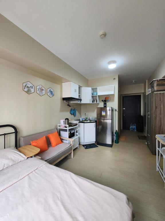 a room with a bed and a kitchen at New Cute&Cozy Fully Furnished Studio - Avida Tower 2 - 100 Mbps wifi in Iloilo City