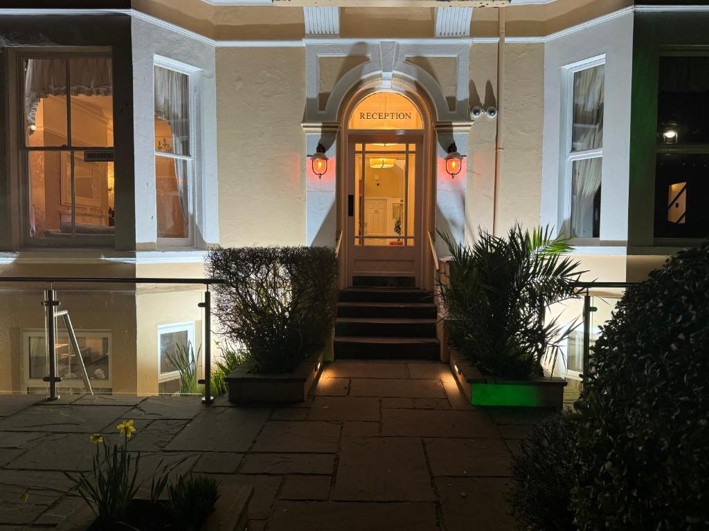 Winchmore Hotel - Resim 10