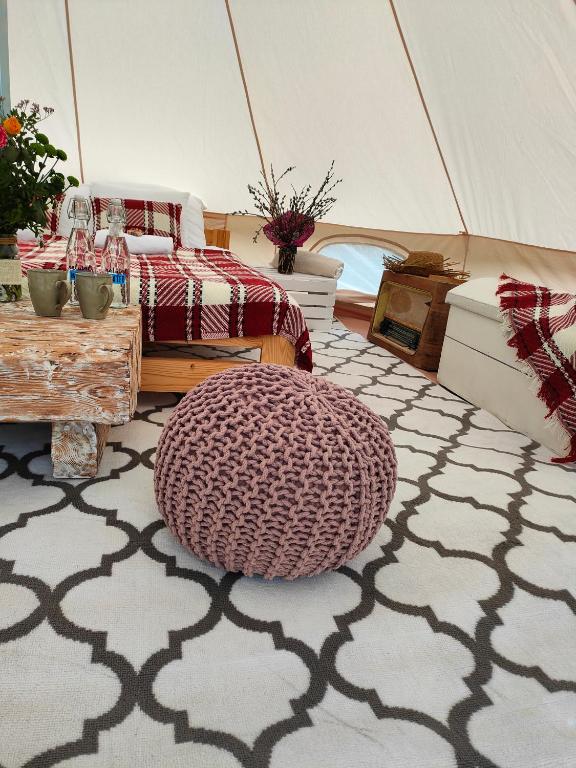 Posezení v ubytování Puszcza Glamping