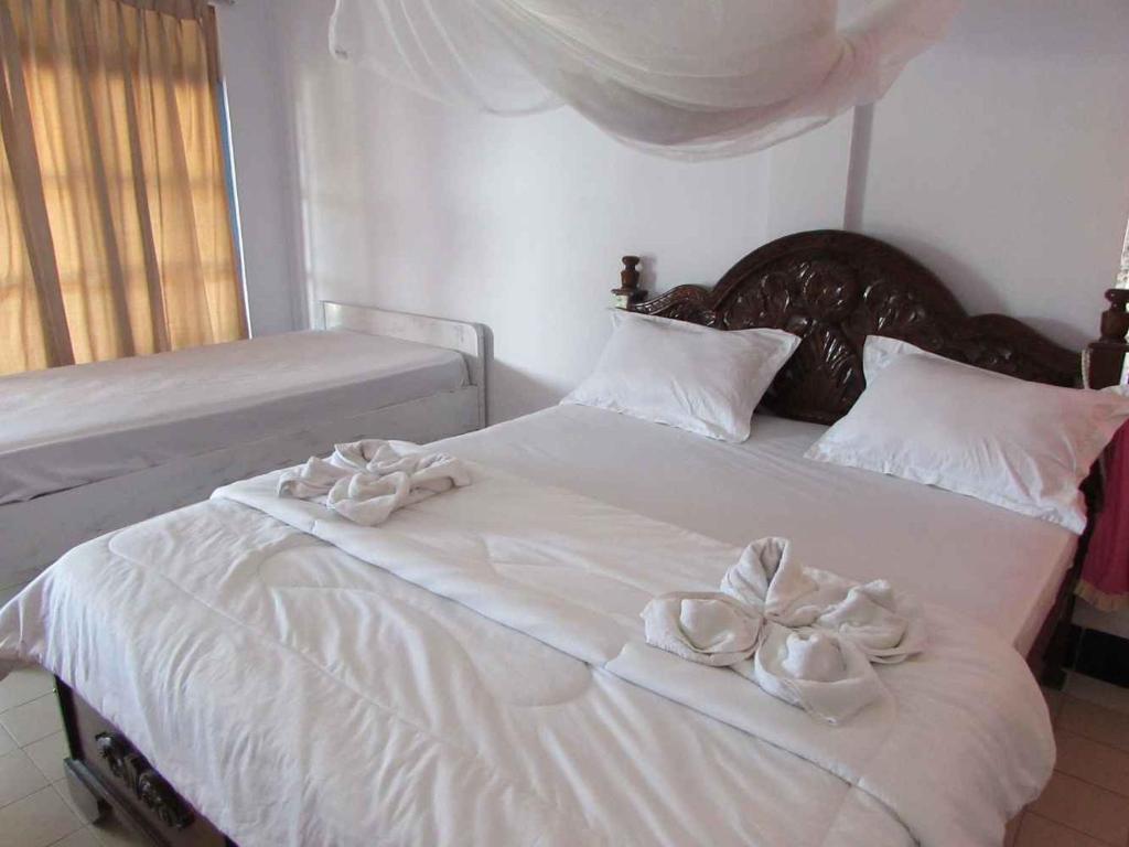 Un pat sau paturi într-o cameră la Pondok wisata silvester