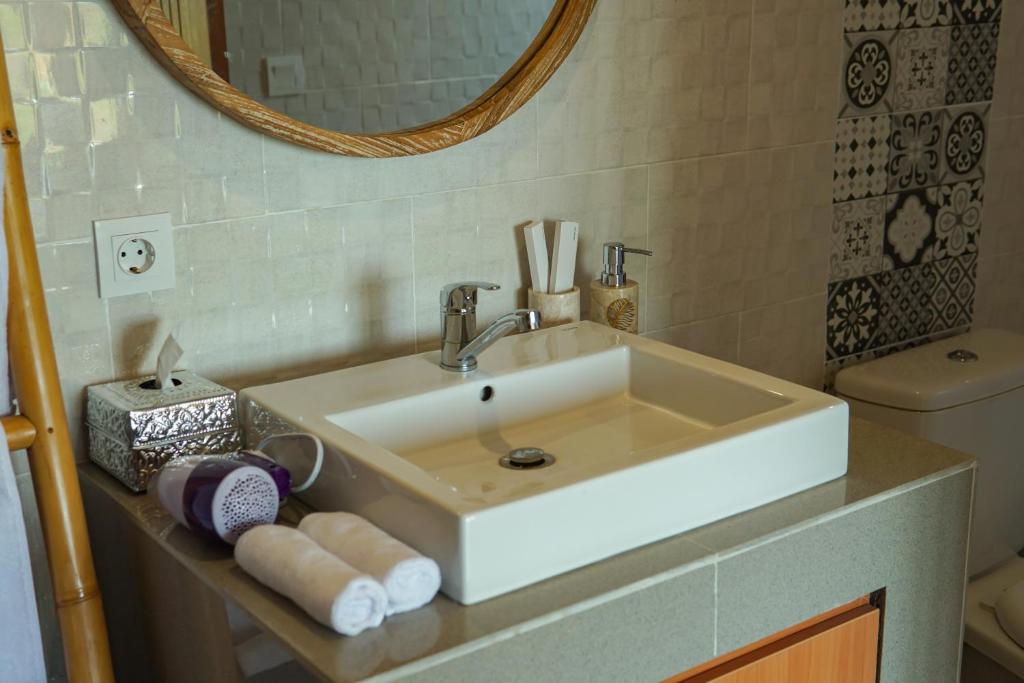 Uma Rimbun Villa by Dhananjaya Hospitality - 4