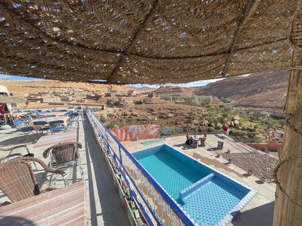 a view of a swimming pool on a roof at Maison Les Grôttes in Aït Benhaddou