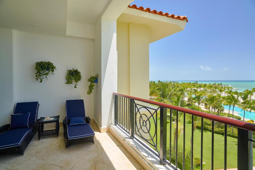 Balkón nebo terasa v ubytování Stunning Beachfront Pent-House At Cap Cana, Punta Cana