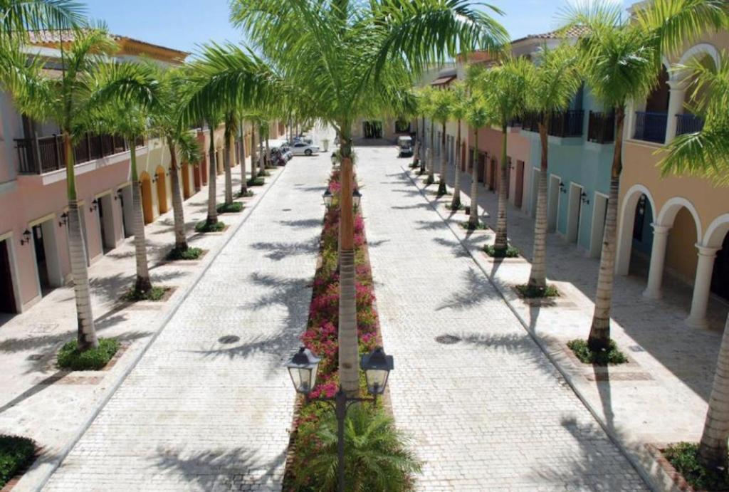 Zahrada ubytování Stunning Beachfront Pent-House At Cap Cana, Punta Cana