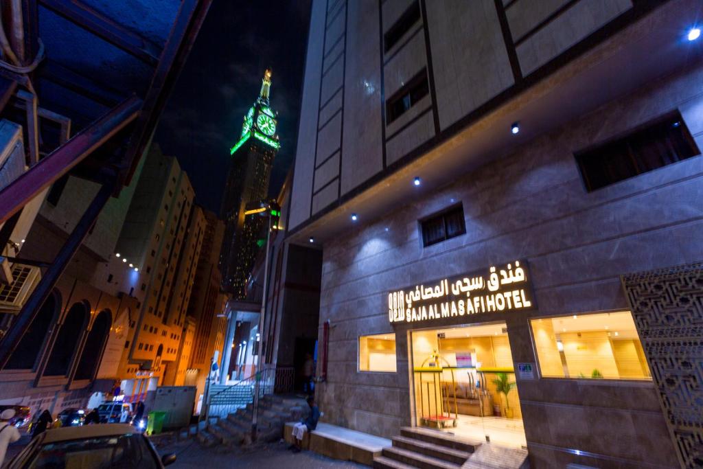a building with a green light on top of it at فندق سجى المصافي Saja almasafi hotel in Makkah