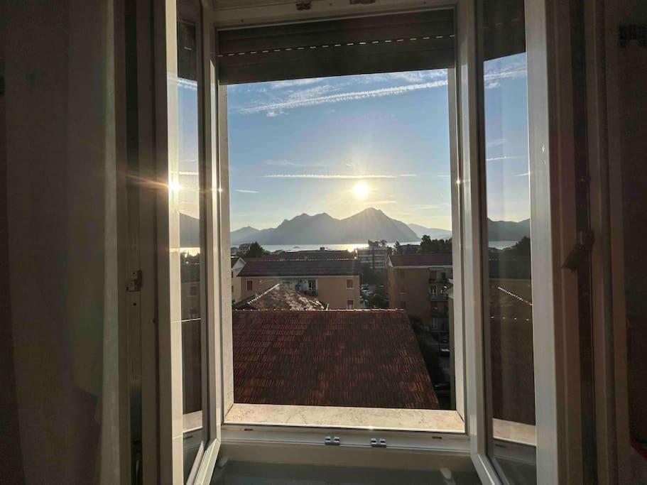 a window with a view of a mountain at Lakehouse Enjoy in Verbania