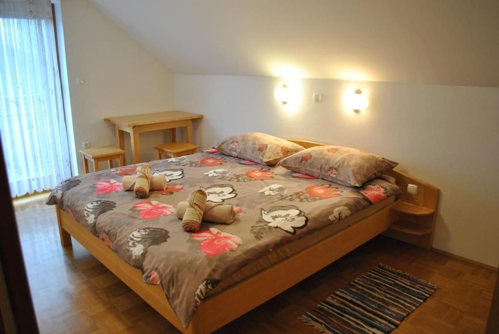 Postel nebo postele na pokoji v ubytování Tourist Farm Kladje