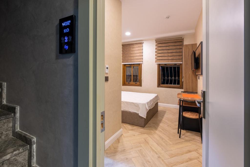 Postel nebo postele na pokoji v ubytování Valens Boutique Hotel