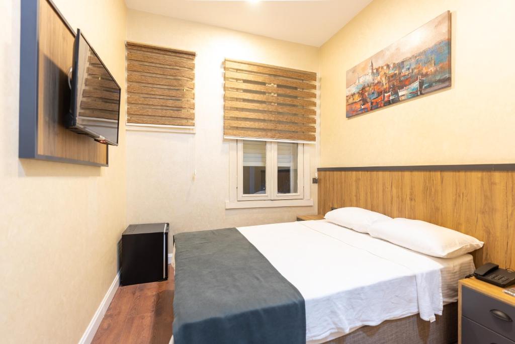 TV a/nebo společenská místnost v ubytování Valens Boutique Hotel