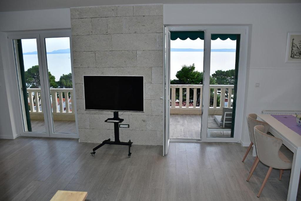 Televízia a/alebo spoločenská miestnosť v ubytovaní Apartment Esperansa