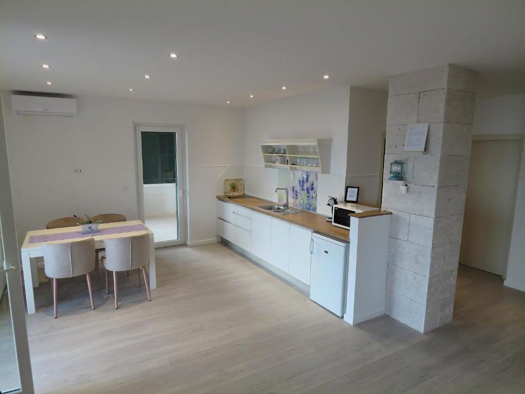 Kuchyňa alebo kuchynka v ubytovaní Apartment Esperansa