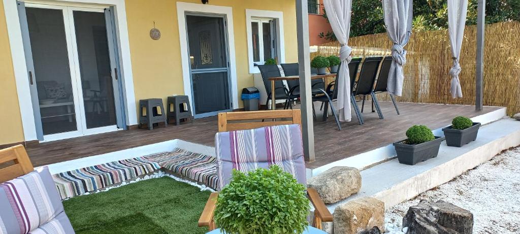 Patio nebo venkovní prostory v ubytování Ori Leni