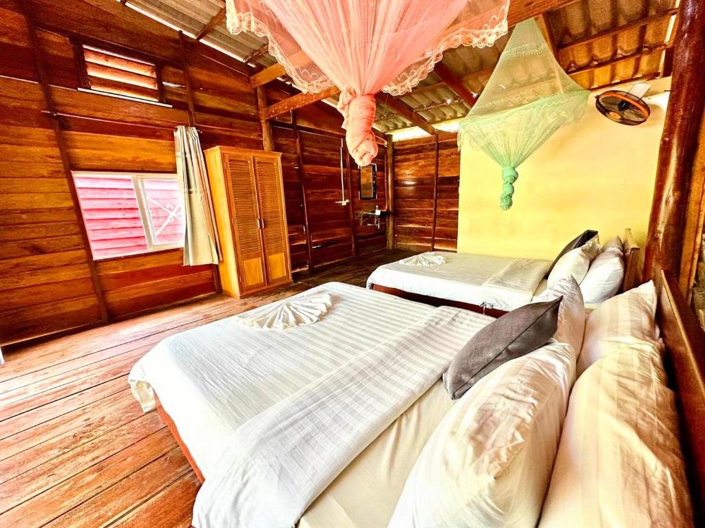 Postel nebo postele na pokoji v ubytování The Wind Koh Rong