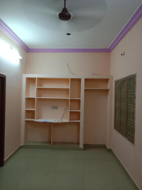 an empty room with shelves and a ceiling at SriArunachala Shiva home stay in Tiruvannāmalai